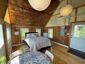 1 dormitorio, tabla de planchar con plancha, wifi y ropa de cama