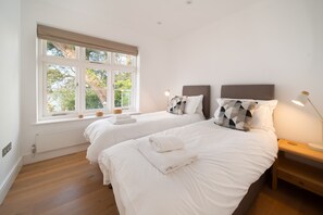 3 室のベッドルーム、アイロン / アイロン台、インターネット、ベッドシーツ