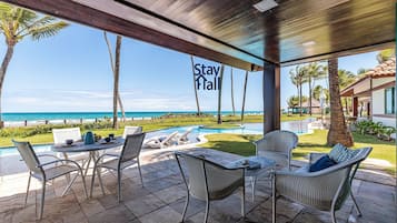 Bungalow | Outdoor dining