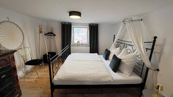 1 bedroom, bed sheets