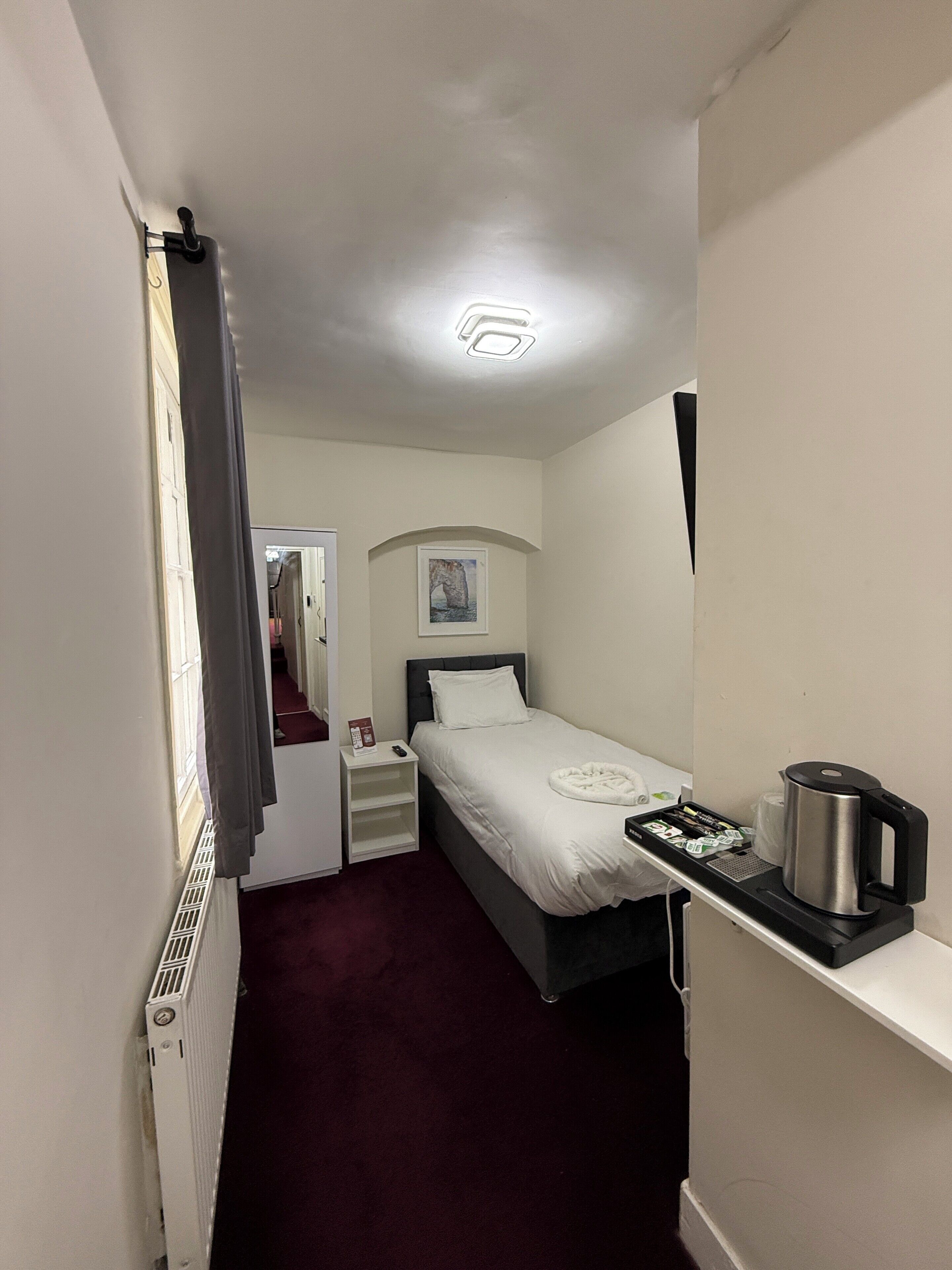 Habitación individual estándar | Escritorio, wifi gratis y ropa de cama 