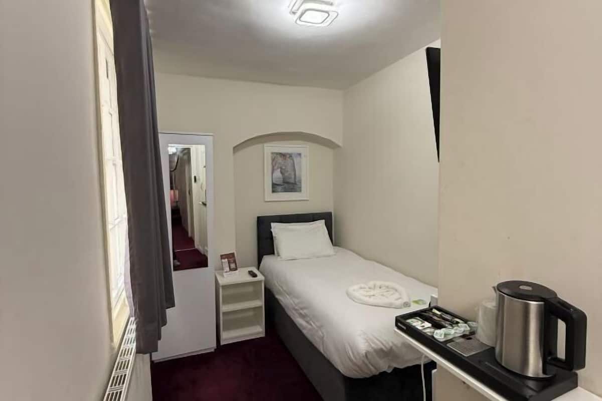 Desk, WiFi (free), bed sheets