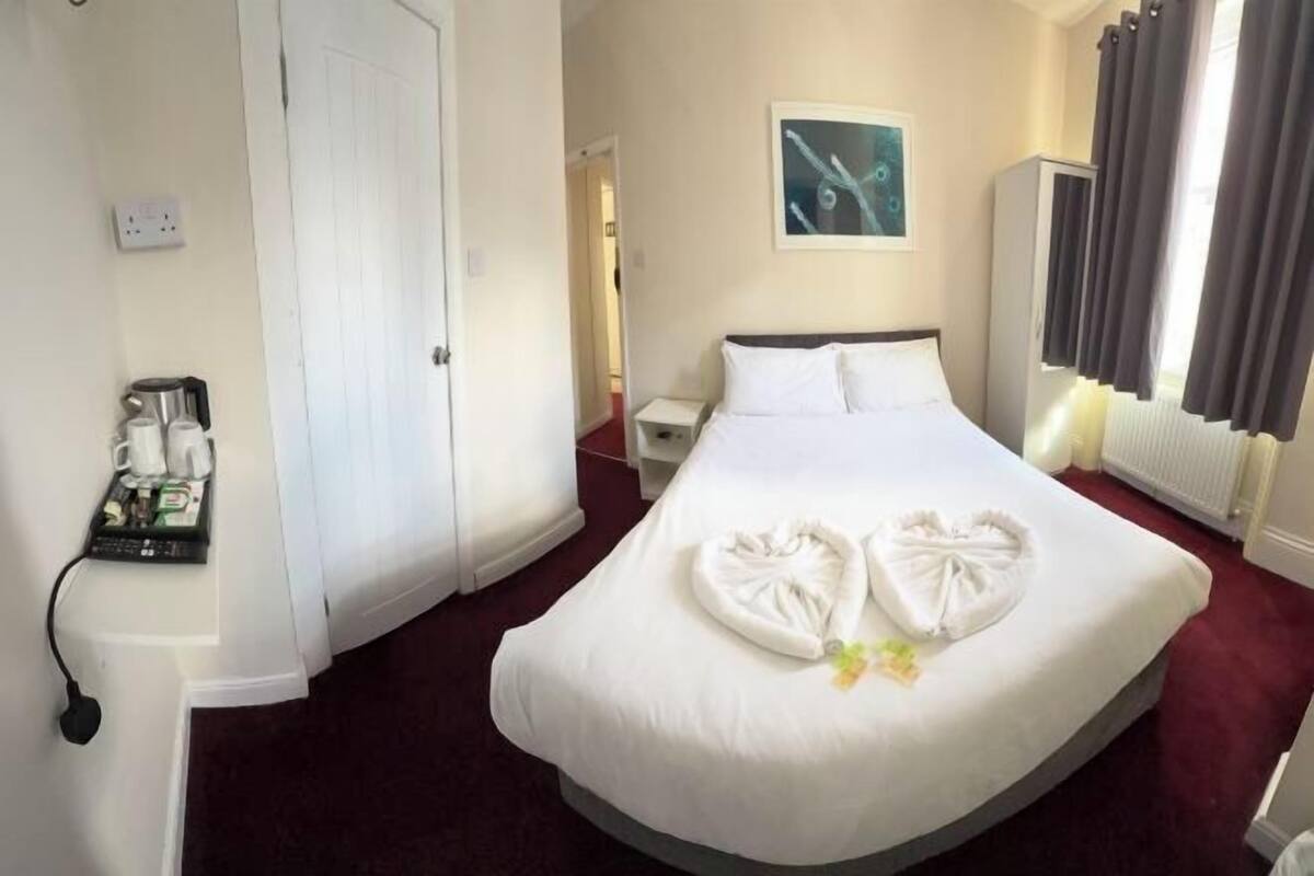 Desk, free WiFi, bed sheets