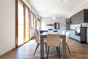 Dining - Large apartment in the city center and 7 minutes from Poetto  (Quartu Sant'Elena)