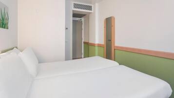 In-room safe, free WiFi, wheelchair access