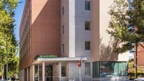A B&B hotel with a modern design, featuring a prominent logo on the facade. - B&B HOTEL Zaragoza Plaza Mozart  (Zaragoza)