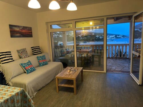 Private beach 2-bedroom apartment  2