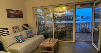 Private beach 2-bedroom apartment 2