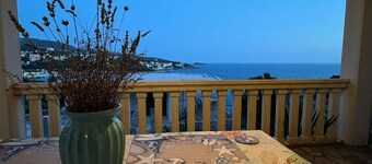 Private beach 2-bedroom apartment  2
