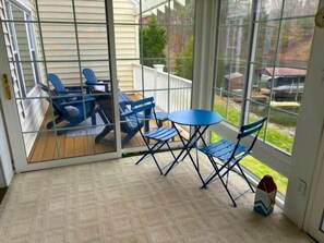 Interior - 3 kayaks, dock with sundeck, wifi, community pool (Moneta)