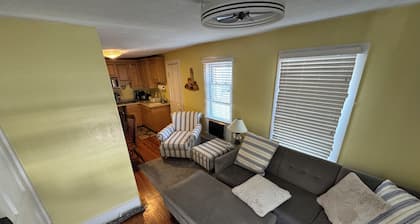 Cozy 1-bedroom condo in wonderful Lakeside Marblehead with WiFi, AC