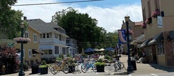 Cozy 1-bedroom condo in wonderful Lakeside Marblehead with WiFi, AC