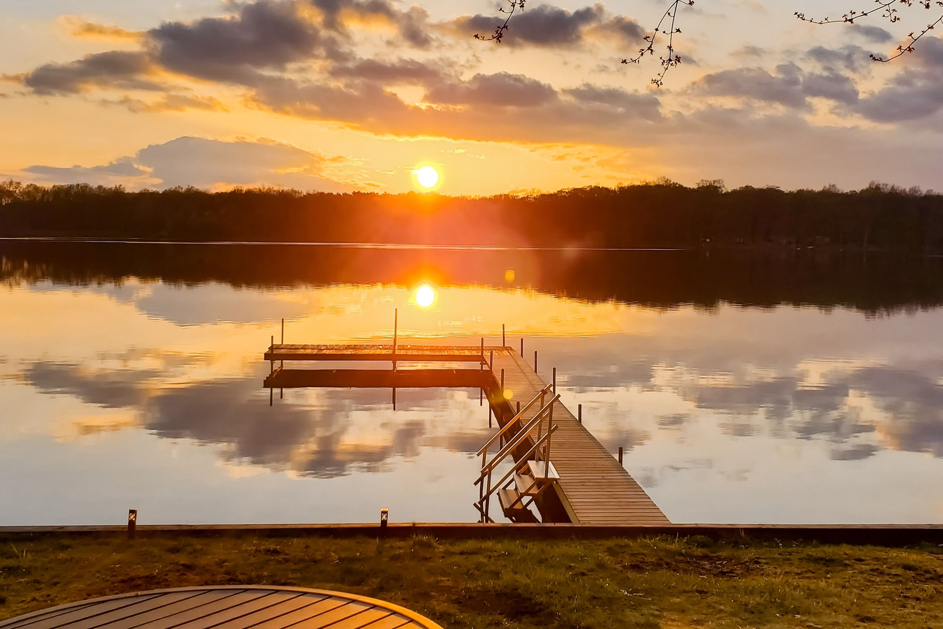 Charming Lakefront House with Stunning Views and Private Dock