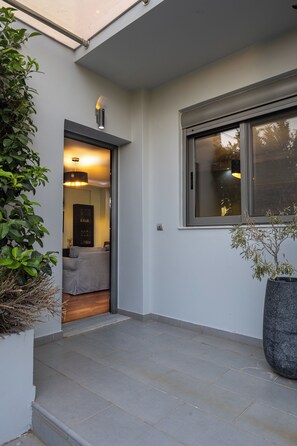 Exterior detail - Villa Galano: Explore the Athenian Riviera (Vari)