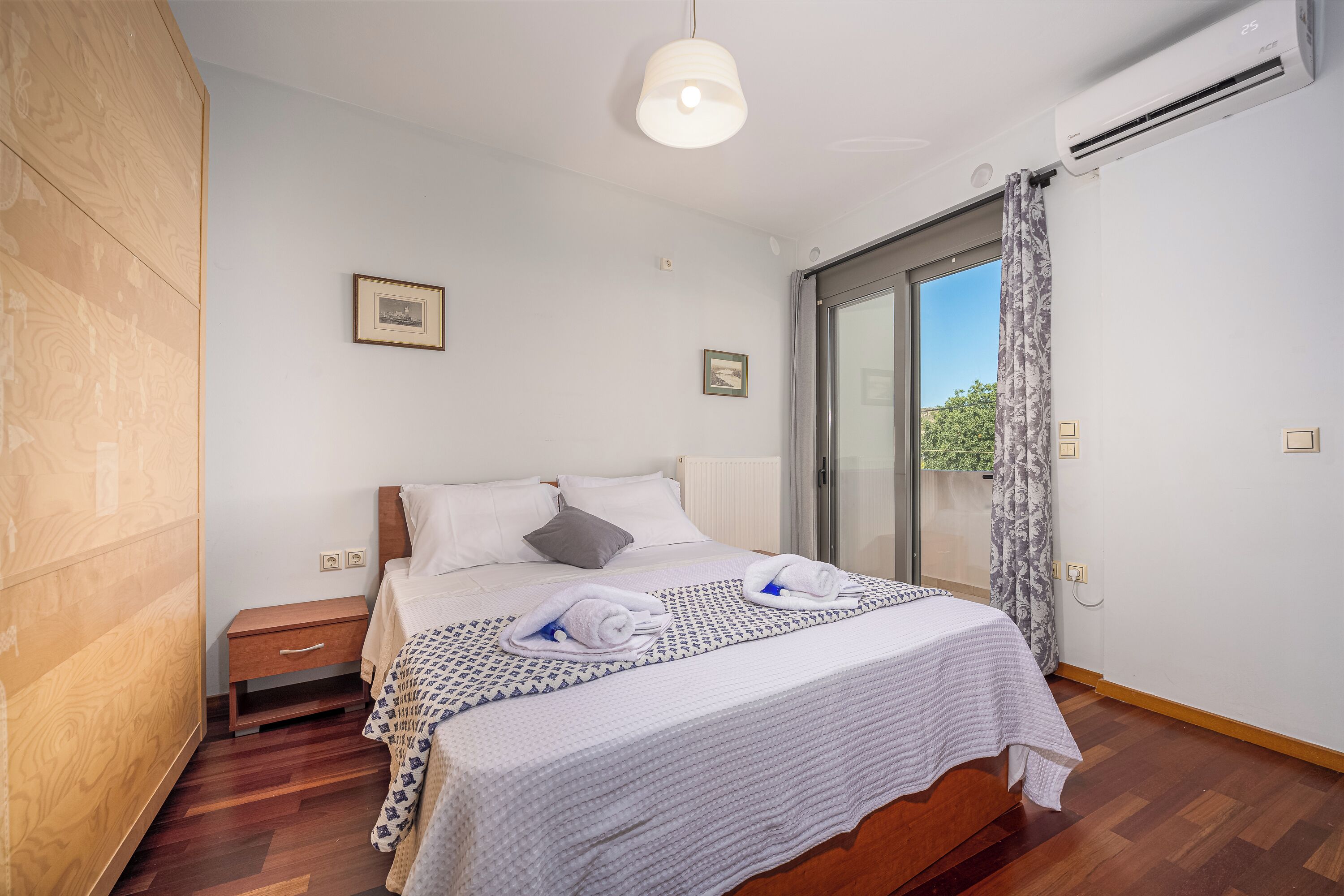 4 Schlafzimmer, Schreibtisch, Bügeleisen/Bügelbrett, WLAN