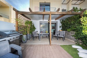 Outdoor dining - Villa Galano: Explore the Athenian Riviera (Vari)