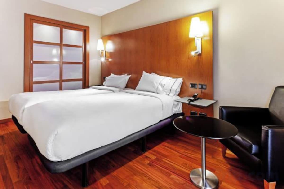 In-room safe, soundproofing, free WiFi