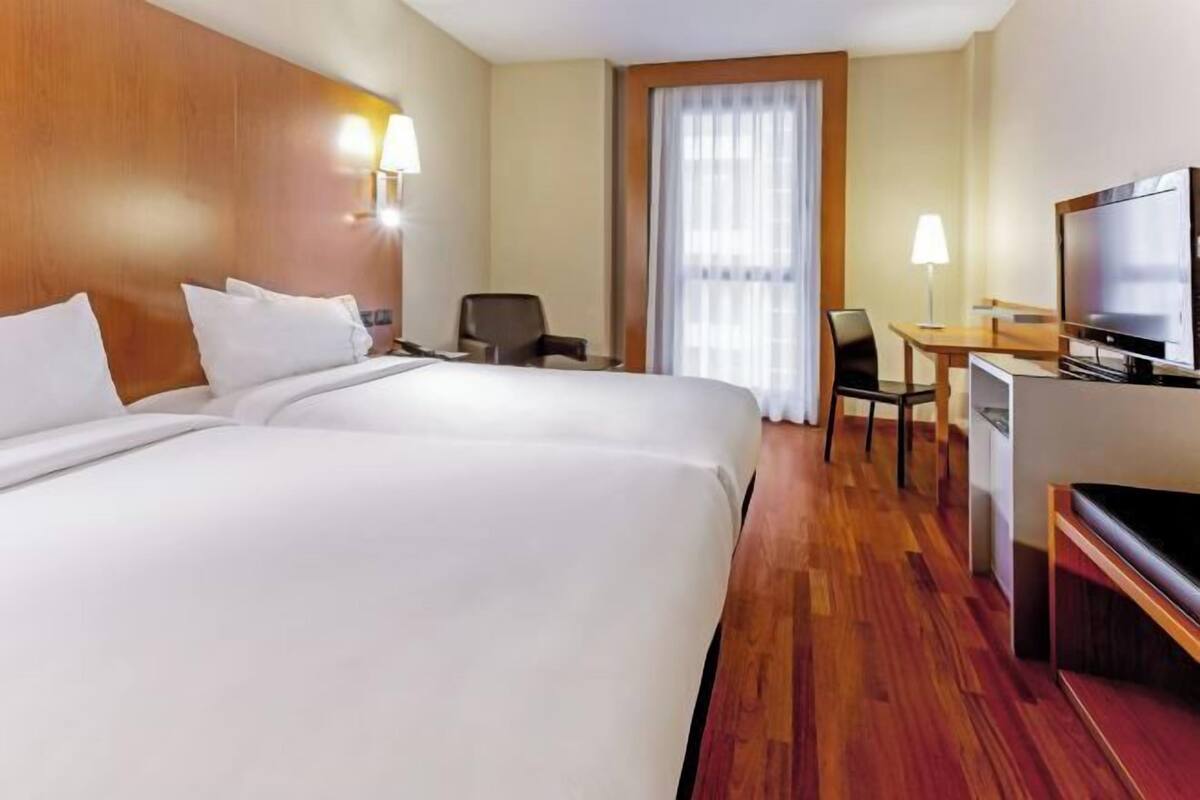 In-room safe, soundproofing, free WiFi