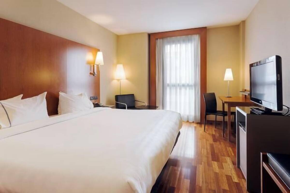 In-room safe, soundproofing, free WiFi