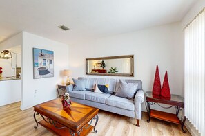 TV - Waterfront Home with  Pool, Private Washer & Dryer, and Gazebo (Bradenton)