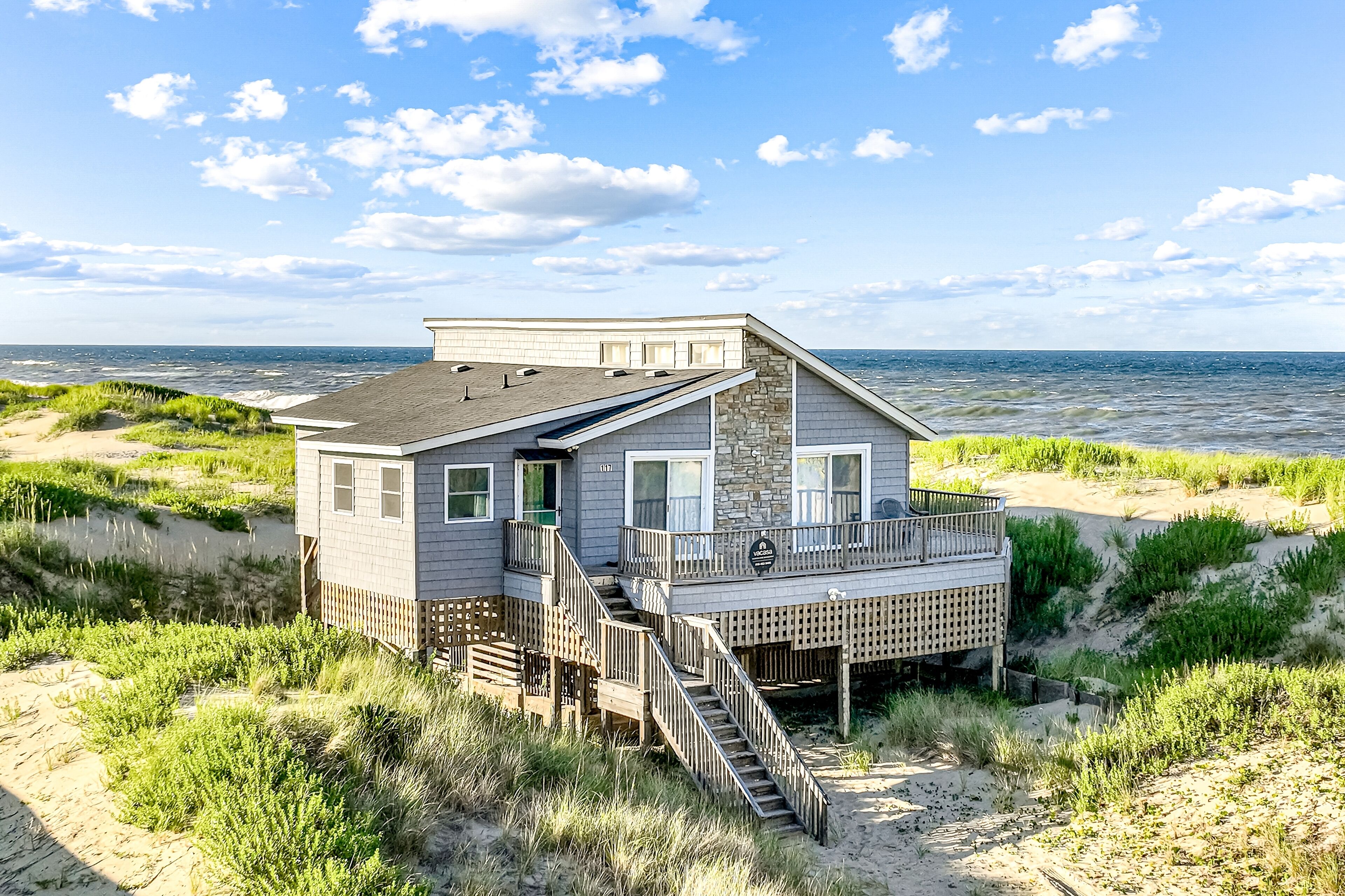 Charming house w/ ocean views, expansive deck, free WiFi