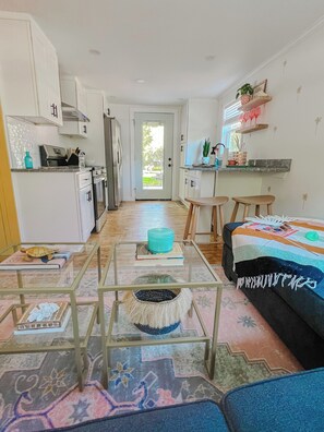 Fridge, oven, stovetop, dishwasher - Lazy Days Bungalow, Heart of Murrells Inlet, Steps to the Marshwalk, Pets Okay (Murrells Inlet)