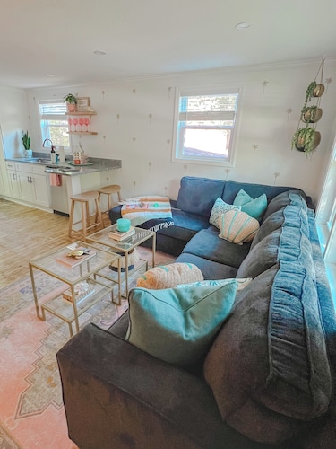 Lazy Days Bungalow, Heart of Murrells Inlet, Steps to the Marshwalk, Pets Okay