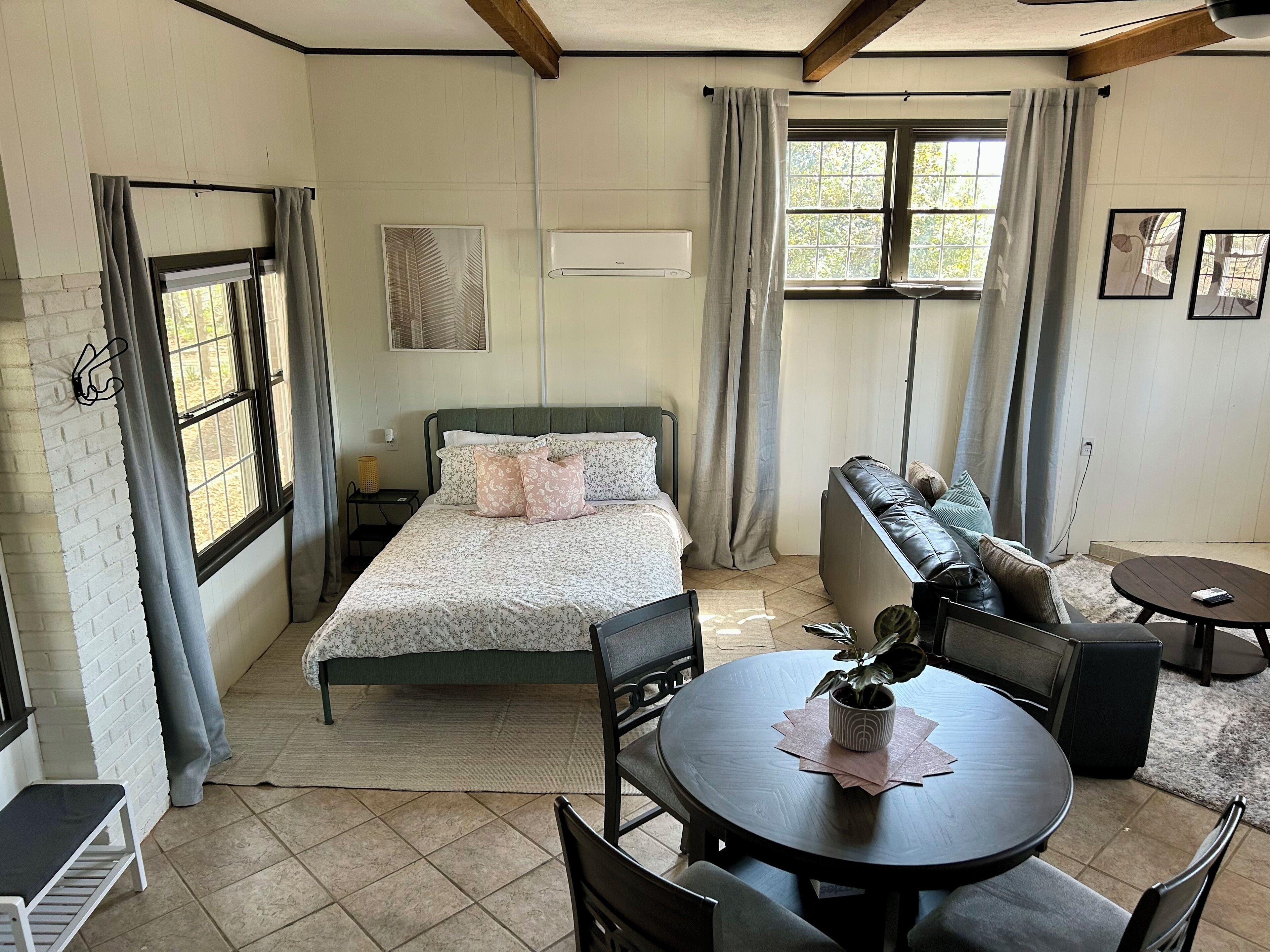 Cozy, Studio Apartment on 5 beautiful Acres in York, SC