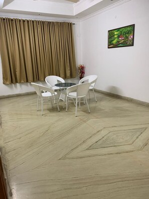 Interior - Spacious 9-bedroom apartment in enjoyable Hyderabad with WiFi, AC (Hyderabad)