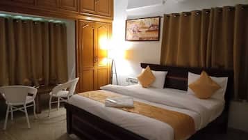 9 bedrooms, WiFi, bed sheets
