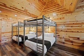 5 bedrooms, free WiFi, bed sheets - Luxry Mountain Escape. Close 2 PForge, HotTub, Pool, Free PuttPutt,Theater, BBQ (Sevierville)