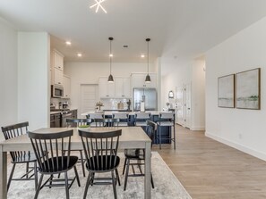 Dining - Spacious Furnished 3BR Norman Home | Near OU (Norman)