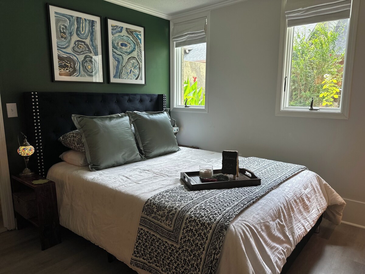 Photo 16 of WOODLAND APARTMENT - An open concept 1-bedroom in charming Travelers Rest