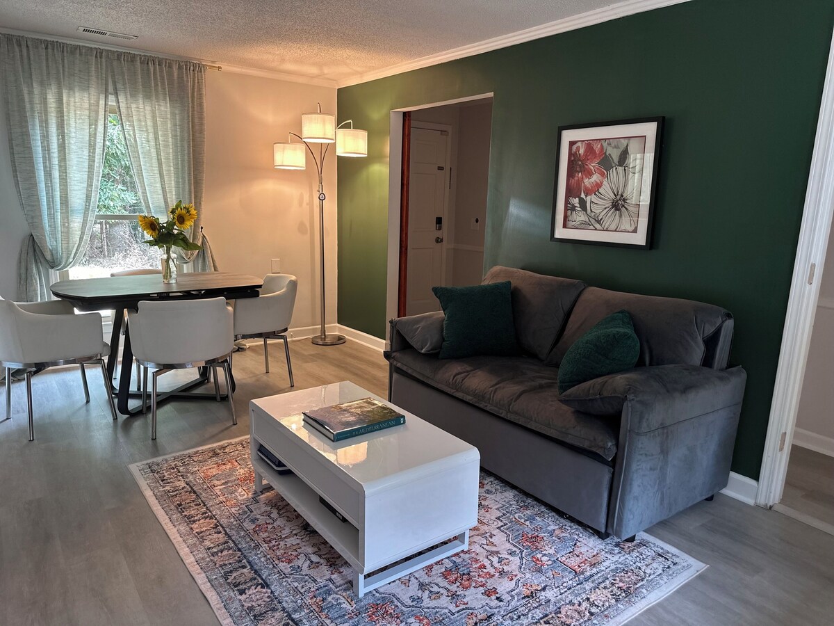 Photo 14 of WOODLAND APARTMENT - An open concept 1-bedroom in charming Travelers Rest