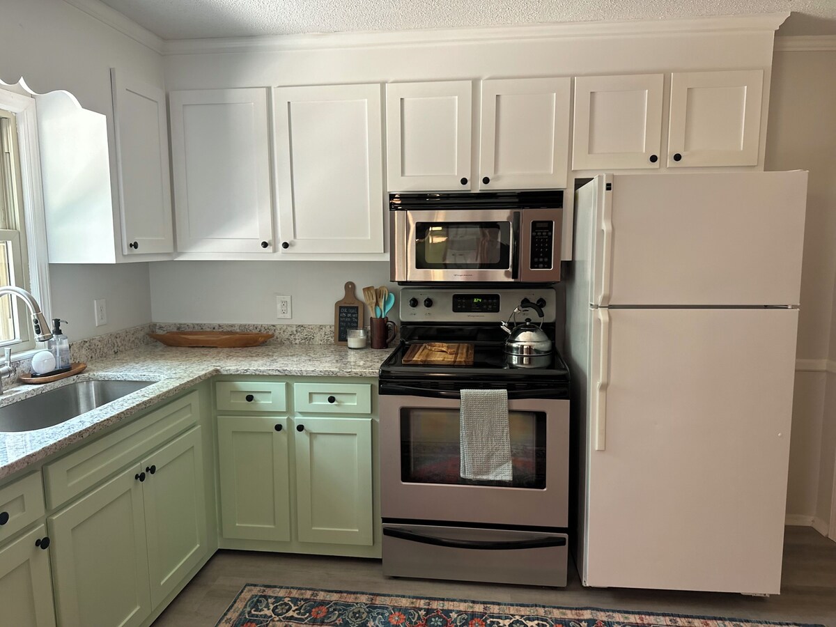 Photo 3 of WOODLAND APARTMENT - An open concept 1-bedroom in charming Travelers Rest