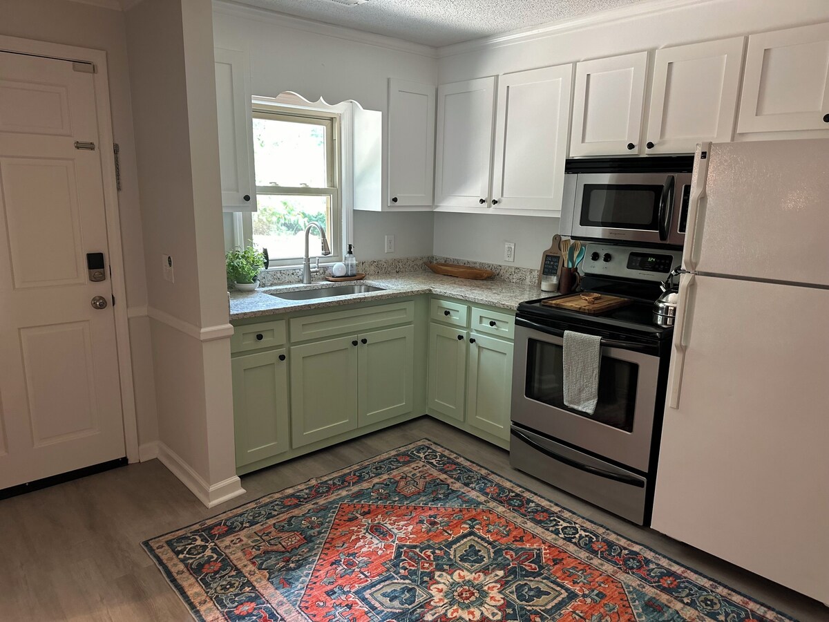 Photo 4 of WOODLAND APARTMENT - An open concept 1-bedroom in charming Travelers Rest