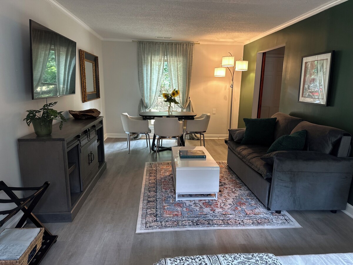 Photo 11 of WOODLAND APARTMENT - An open concept 1-bedroom in charming Travelers Rest