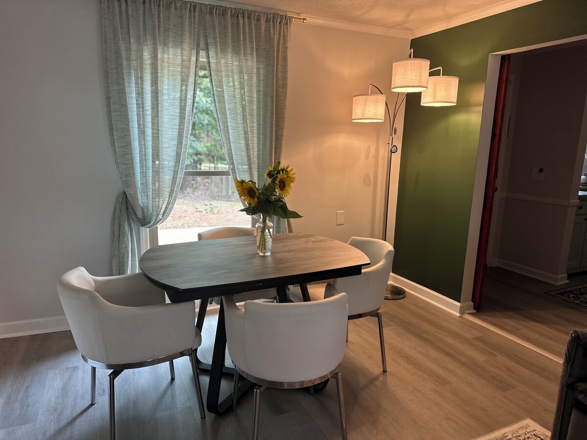 Photo 9 of WOODLAND APARTMENT - An open concept 1-bedroom in charming Travelers Rest