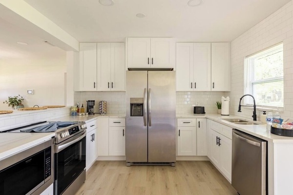 Frigorífic, microones, forn i placa de cuina