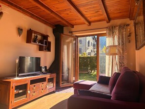 Living area - Flat with private garden and cosy Puig Falcó 2 Vall de Boí (Caldes de Boi)