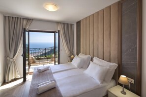 Villa | 4 bedrooms - Sea View Villa w Pool and Garden in Budva (Lapcici)