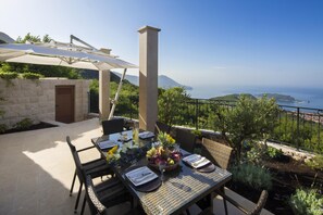 Villa | 4 bedrooms - Sea View Villa w Pool and Garden in Budva (Lapcici)