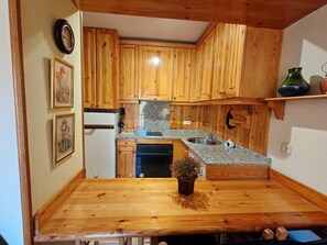 冷蔵庫、電子レンジ、オーブン、トースター