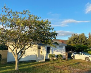 Exterior - Beautifully remodeled 2 Bedroom Cottage,fenced yard, short walk to the beach.  (Carolina Beach)