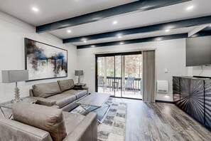 TV - Sleek condo with deck, BBQ, board games, and streaming (Incline Village)