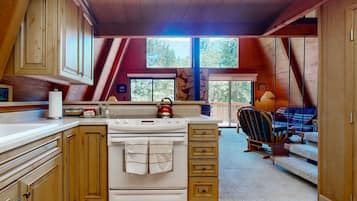 冰箱、微波炉、烤箱、炉灶