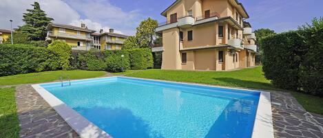 Piscine extérieure (ouverte en saison)