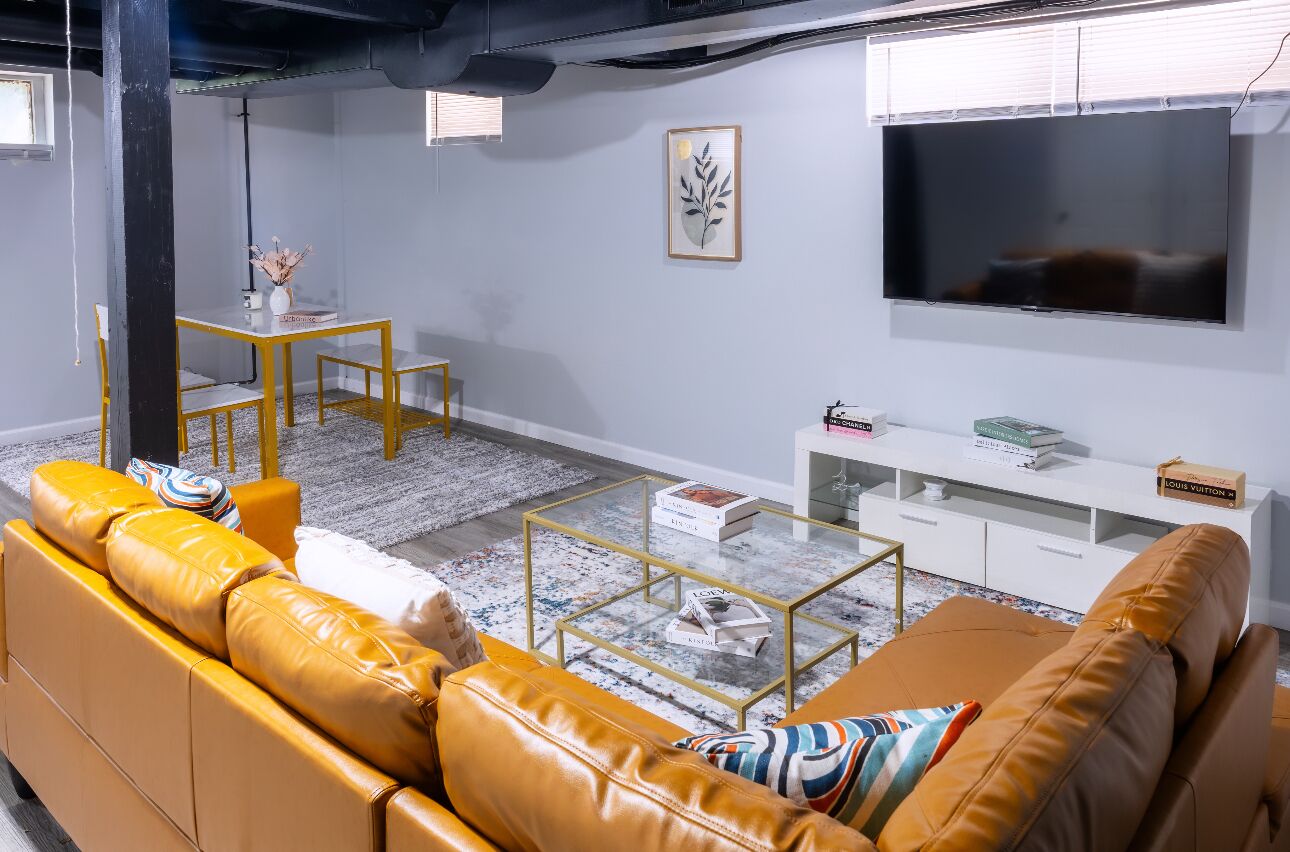 Modern 2-bedroom with WiFi, AC Home Near Millikin University and Lake Decatur