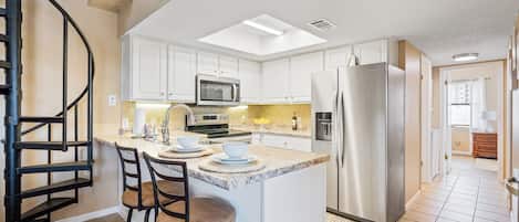 Fridge, microwave, stovetop, dishwasher