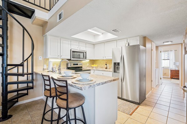 Fridge, microwave, stovetop, dishwasher